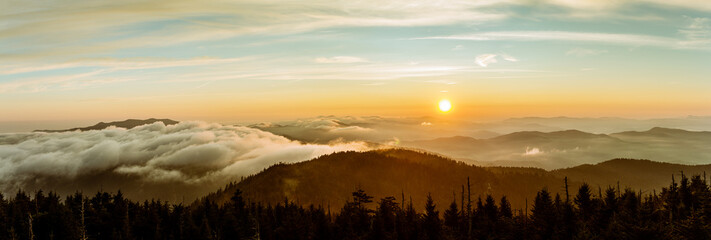 Panorama view of misty hills in smoky mountains national park at morning sunrise