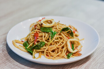 spaghetti with chicken and vegetables