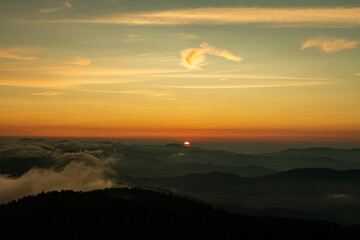 Panorama view of misty hills in smoky mountains national park at morning sunrise