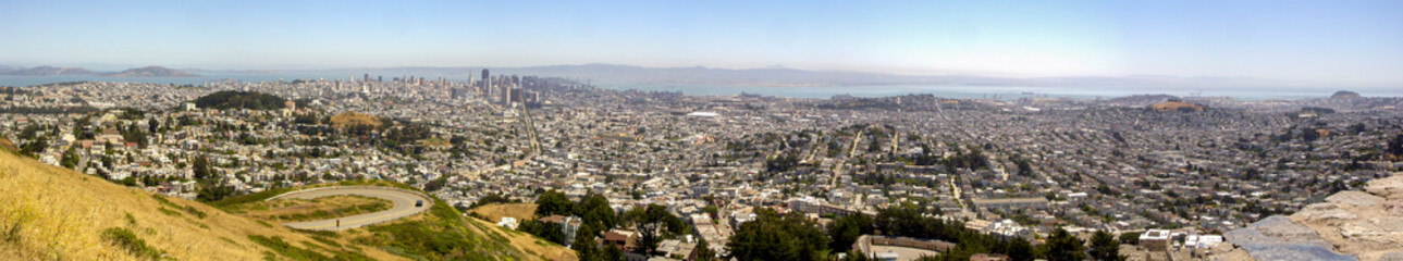Fototapeta na wymiar San Francisco panorama from Twin Peaks