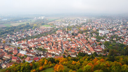 Obraz premium Zeil am Main, Luftaufnahme im Herbst