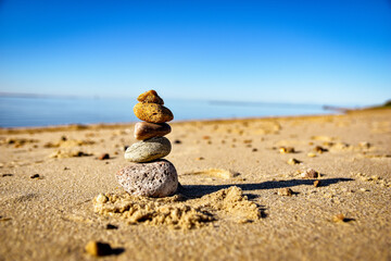 Fototapeta na wymiar Stacking stones by the sea in autumn.