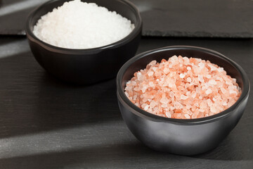 Salt - Crystals of sea salt and pink salt of natural origin.