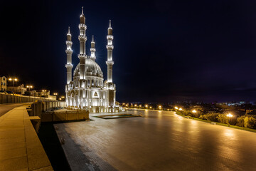 Fototapeta na wymiar Heydar Mosque in Baku, Azerbaijan