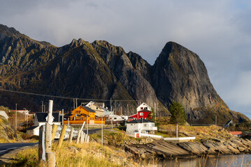 Widok na wyspie Moskenoya, należącej do archipelagu Lofoty w Norwegii