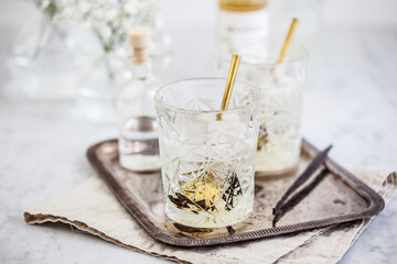 Vanilla-gin cocktail
