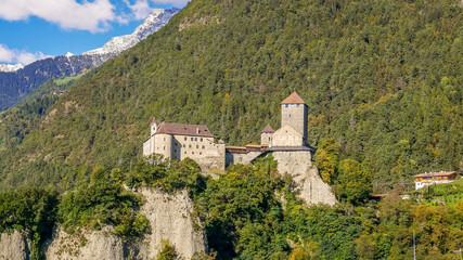 Fototapeta na wymiar Burg Tirol