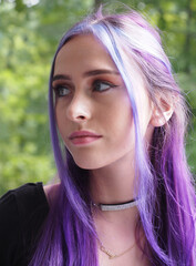 Naklejka premium Pretty young woman, purple hair