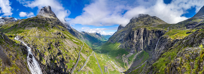 Urlaub in Süd-Norwegen: Panorama Ausblick vom Vistor Center Trollstigen - unglaublich schöne Landschaft / Natur