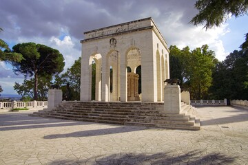 Obraz premium The Mausoleo Ossario Garibaldino War Memorial in Rome