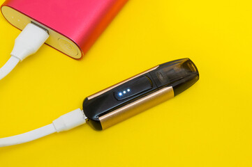 Electronic cigarette for vaping connected to charge energy via USB cable