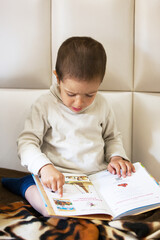 Fototapeta na wymiar Little child learns to read