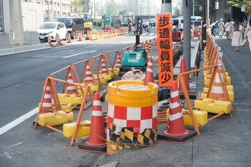 工事中を示す標識類