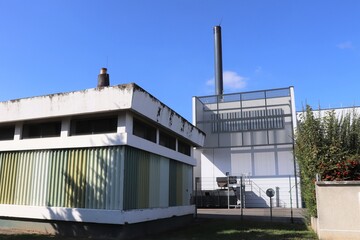 Chaufferie urbaine de Vénissieux vue de l'extérieur, chaufferie alimentée par biomasse, gaz et fioul, et fonctionnant en cogénération , ville de Vénissieux, département du Rhône, France