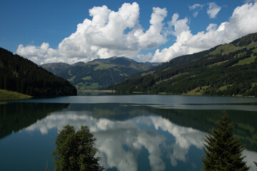 Fototapeta na wymiar The Durlaßboden reservoir on a summer day