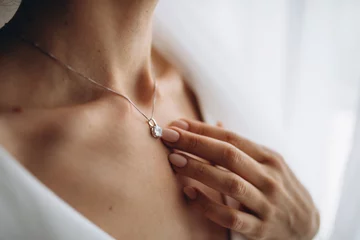 Foto op Plexiglas beauty, people and jewelry concept - beautiful young woman wearing shiny diamond pendant © sergiokat
