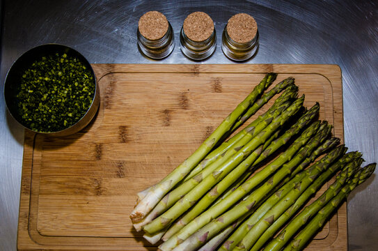 Aspargos na t&aacute;bua