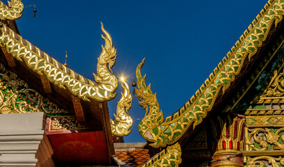 Fototapeta na wymiar thai temple roof