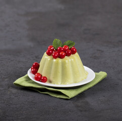 cheesecake with berries