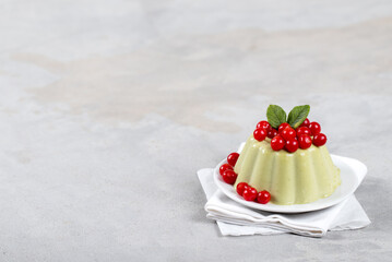 cheesecake with berries