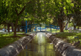 Fototapeta premium Un pequeño puente en General Roca 4