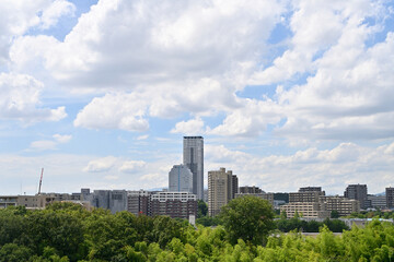 Obraz premium 千里中央公園の展望台から千里ニュータウン新千里東町・新千里北町（豊中市）方面を望む
