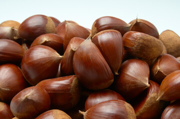 盛られた栗の実アップ
