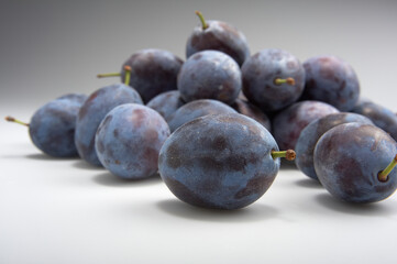 プルーン手前の1個にフォーカス