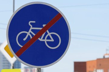 Sign indicating the end of the bike path