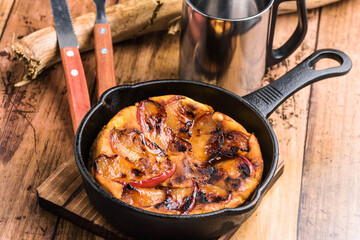 リンゴの焼き菓子　タルト・タタン風
