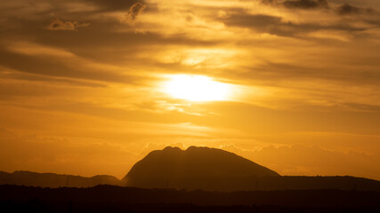 Obraz premium background, beautiful, beauty, blaze, bright, clouds, clouds and sky, color, colorful, dawn, dusk, evening, fantastic, golden hour, golden sun, golden vista, hill, landscape, light, mood, morning, mou