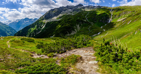 The challenging Berlin High Trail is a must-do high Alpine hike starting in Finkenberg and leading right through the heart of the extraordinary Zillertal Alps Nature Park, one of Tirol's crown jewels.
