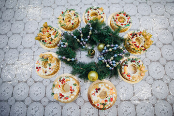 On the table with Christmas decorations are several Christmas cakes in the form of a wreath.Easy to manufacture .