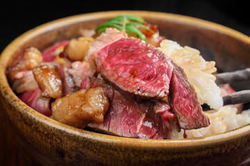 レアステーキ丼