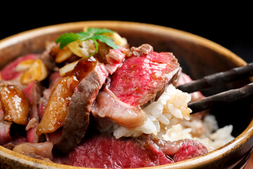 レアステーキ丼