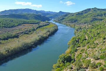 Fototapeta na wymiar Rio Ebro a su paso por Miravet, Tarragona España