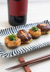 ワインのおつまみ：椎茸の肉詰め
