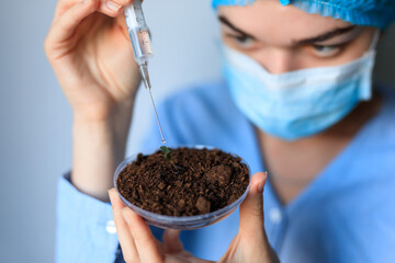 Biologist enlives little plant in ground