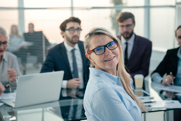 smiling businesswoman starting a working meeting with the business team.