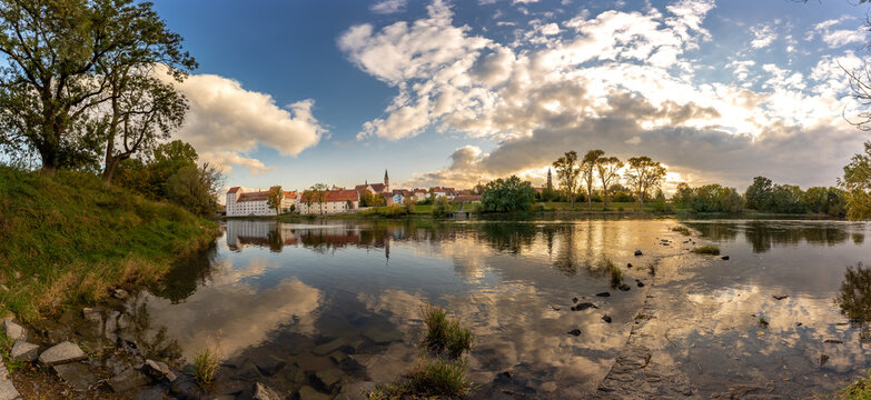 Straubing | Stadt | G&auml;uboden | Schlo&szlig;br&uuml;cke | Herzogschlo&szlig; | Donau | Niederbayern | Agnes-Bernauer | Panorama	