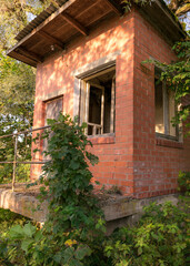 Fototapeta na wymiar an old red brick house, window frames without glass