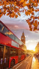 Foto op Plexiglas Big Ben tegen kleurrijke zonsondergang met rode bus tijdens de herfst in Londen, Engeland © Tomas Marek