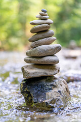 Entspannte Steinpyramide - Balance, Mitte finden, Entspannung