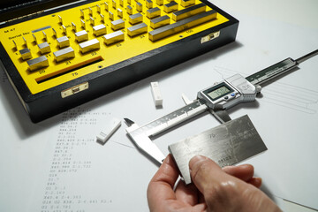 Digital micrometers and digital vernier calipers perform calibration on block grades.
