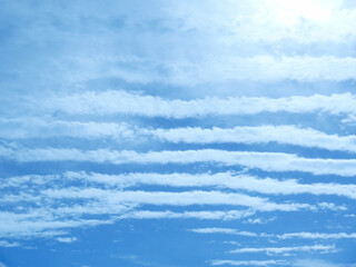 スジ雲と青空