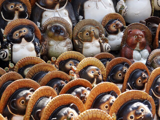 信楽焼きのタヌキの置物