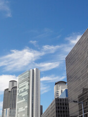 大阪梅田のビルと青空
