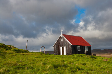 Fototapeta premium Tiny church in the landscape of Reykjanesta peninsula in southwest Iceland