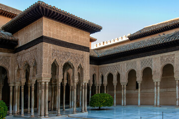 Cour des palais nasrides de l'Alhambra à Grenade, Espagne