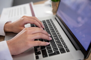 Fototapeta na wymiar Close up view of Businesswoman using laptop